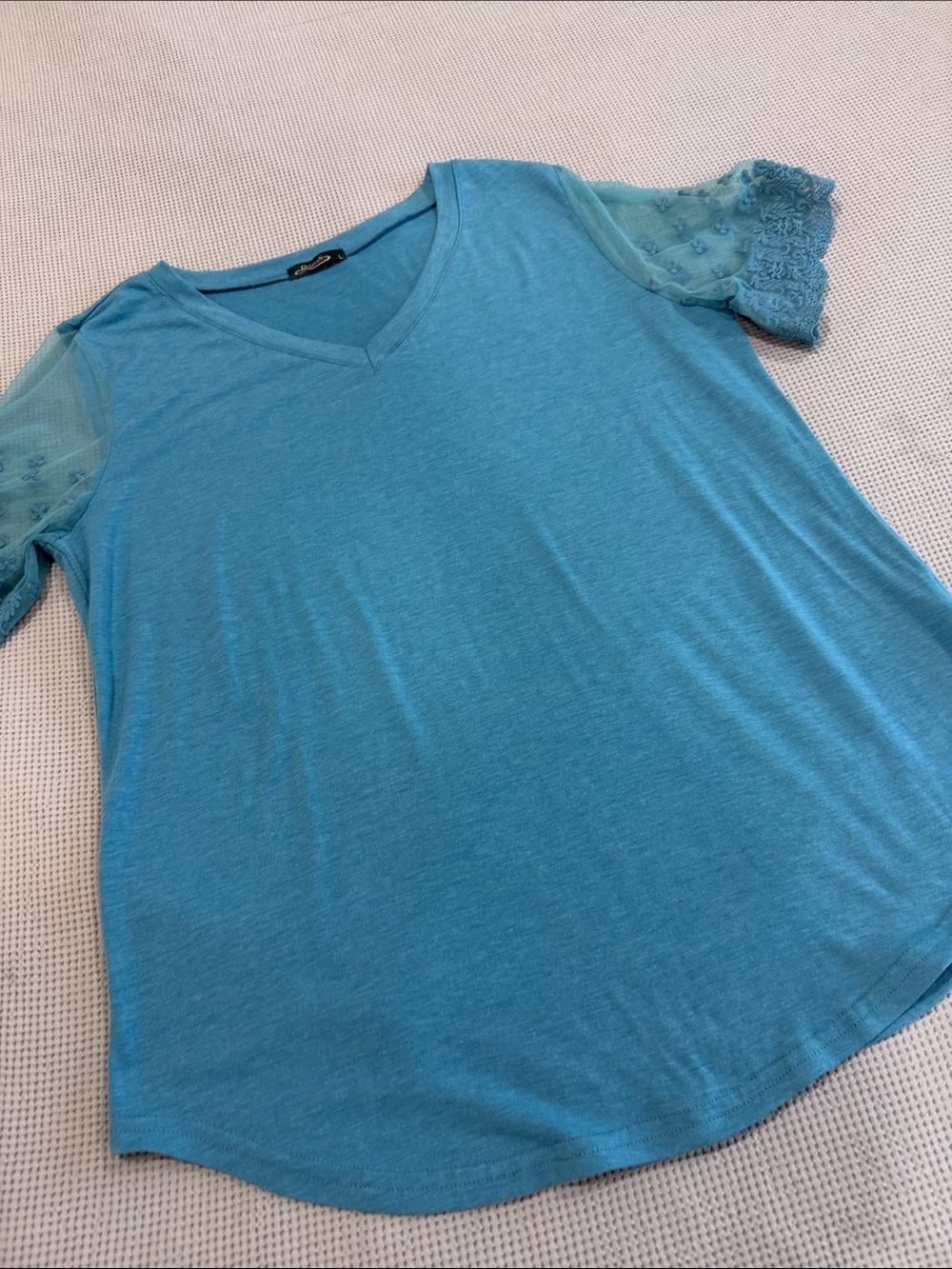 Women's V-Neck Tee with Lace Mesh Short Sleeves - Turquoise